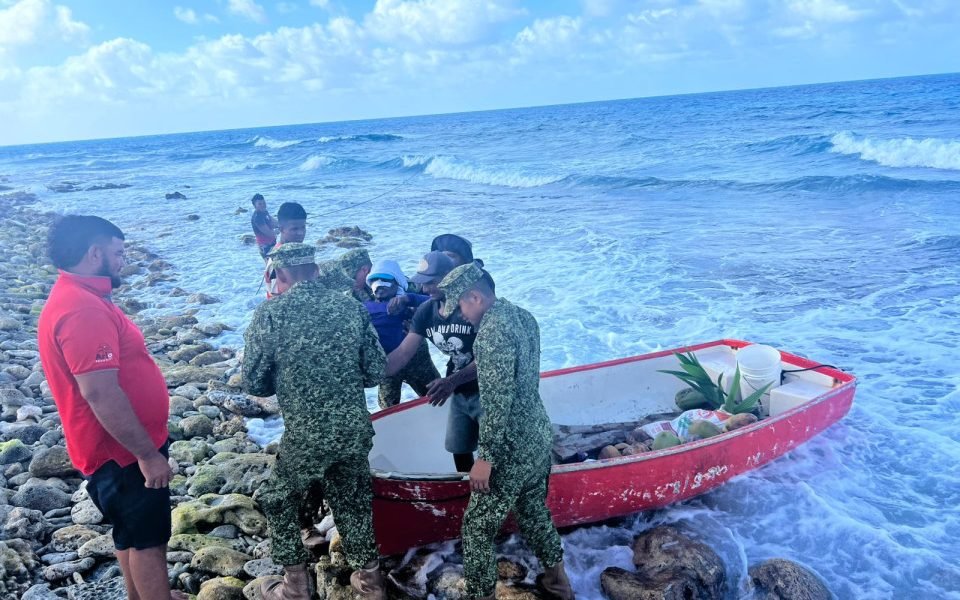 Armada Nacional brindó atención médica a pescador en cayo Serranilla