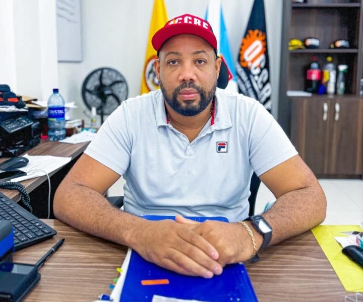 Delroy Gordon Fox continúa frente al oeste por otro año