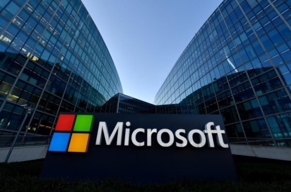Microsoft progresa a Apple como el más grande citado en el mundo después de una fuerte caída en el mercado de valores