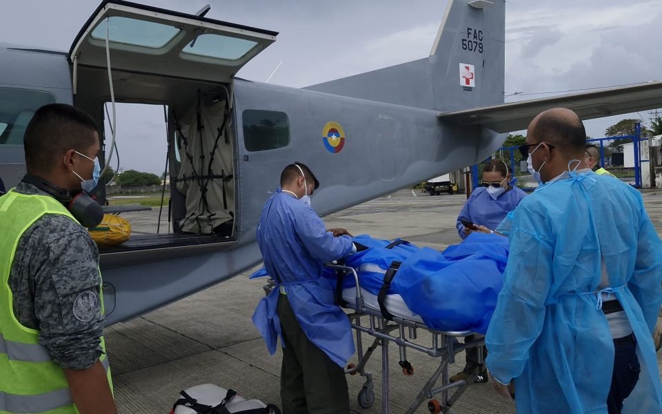 Fuerza Aérea trasladó paciente con fractura desde Providencia