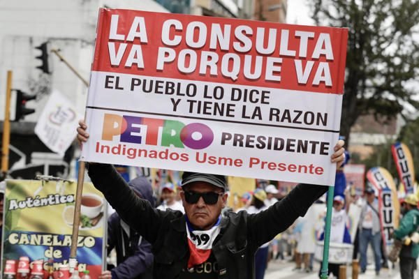 El «paro nacional» comienza con bloqueos al transporte en Bogotá y poco apoyo ciudadano