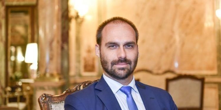 El Supremo investigará a un hijo de Bolsonaro por su campaña contra Brasil en EE.UU.
