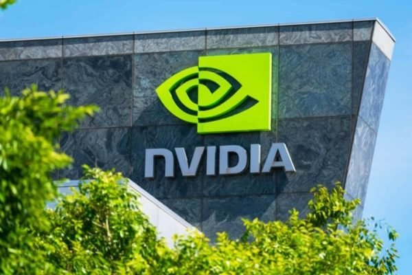 Nvidia gana un 26% más en el trimestre pero anota cargo por licencia para exportar a China
