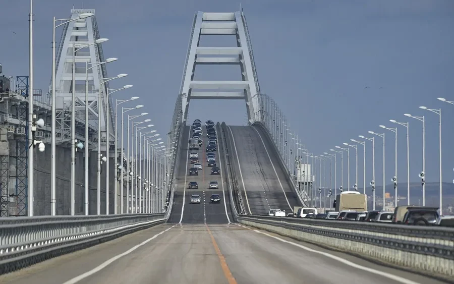 Ucrania asegura haber dañado los cimientos del puente de Crimea en una operación especial