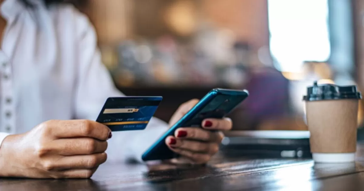 Cajeros y datáfonos: el ERROR que permite CLONAR su TARJETA