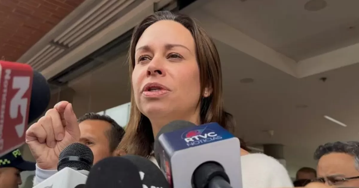 María Claudia Tarazona recibe homenaje militar en Santa Fe