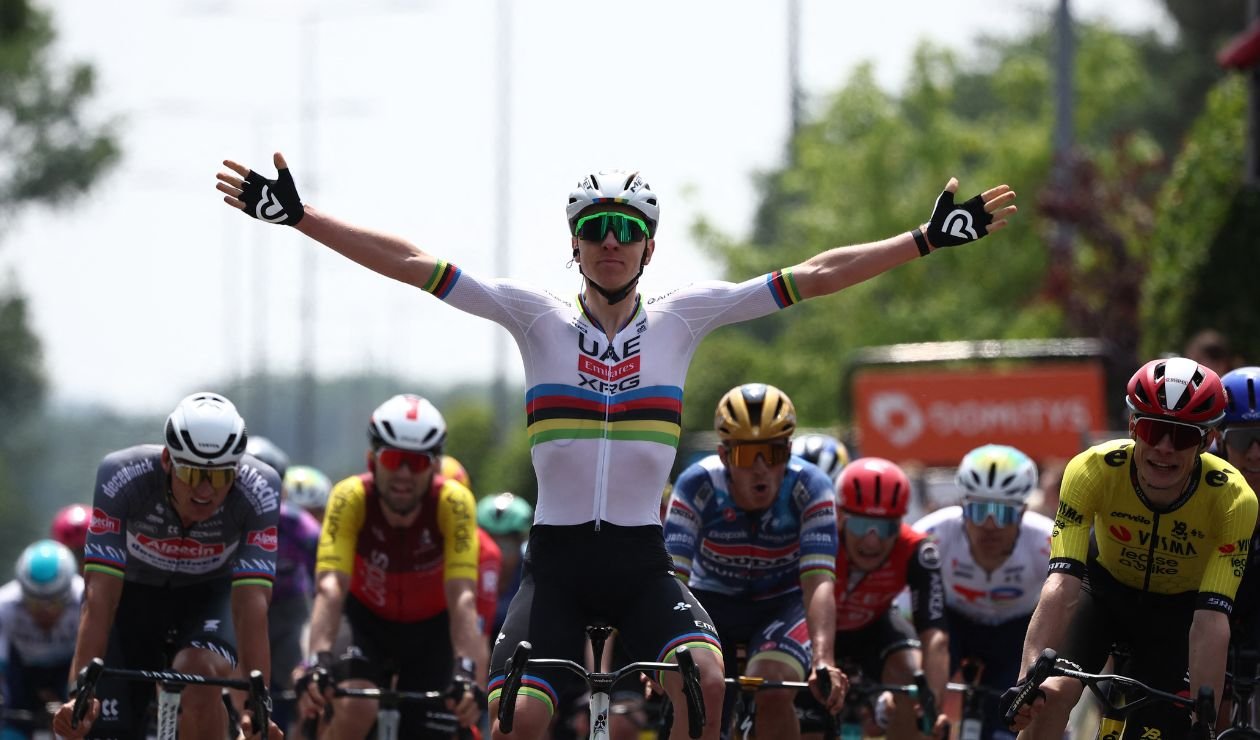 Tadej Pogacar le ganó la etapa 1 del Critérium Dauphiné 2025 a Vingegaard