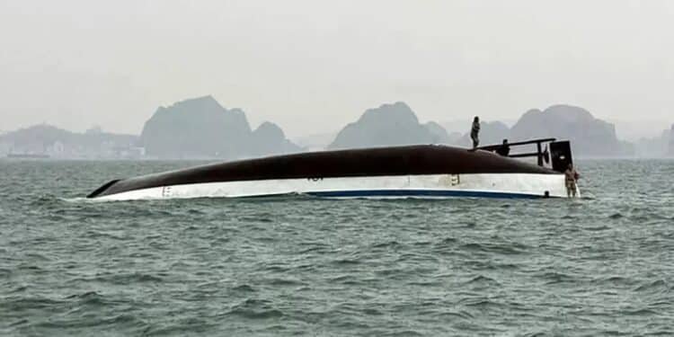Mueren 34  personas al volcar un barco turístico en Vietnam