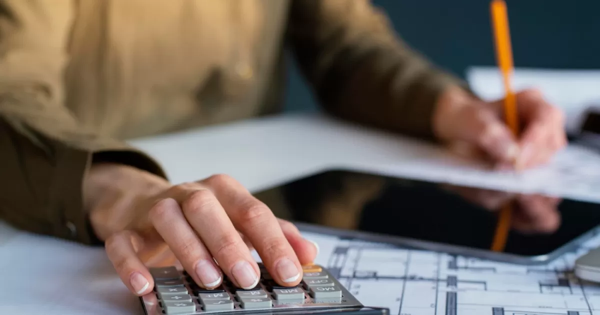 Estos PENSIONADOS deben DECLARAR RENTA en 2025