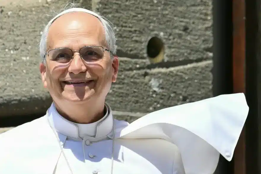 Primera conversación oficial entre el papa y Mahmud Abás
