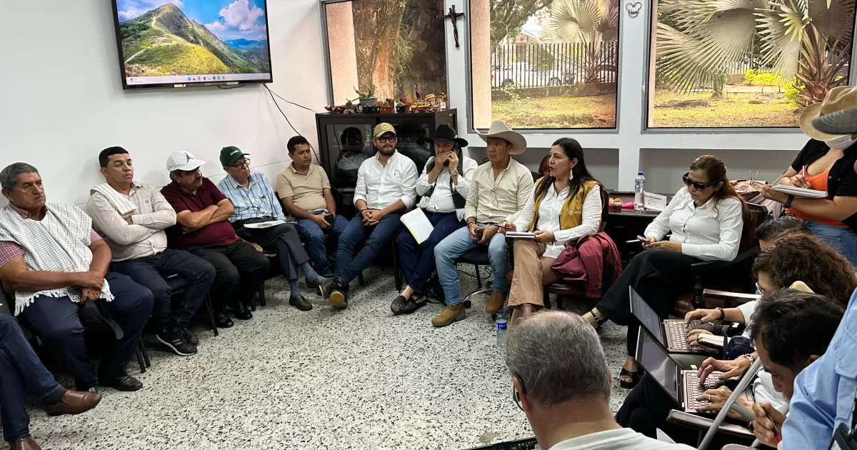 Gobierno y arroceros firman acuerdo que pone fin al paro