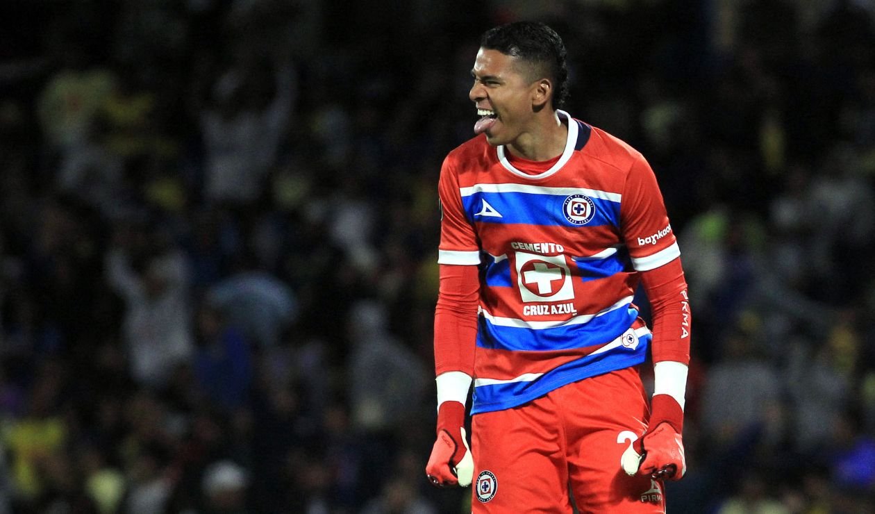 Larcamón, técnico de Cruz Azul, se refirió a Kevin Mier: "No cambia"