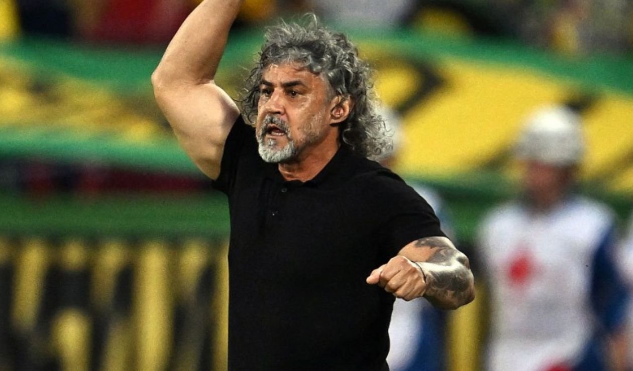 Leonel Álvarez no perdonó al Mineiro: dura crítica tras derrota en la Sudamericana