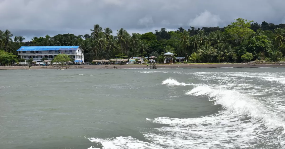 Suspenden clases en el Pacífico por alerta de tsunami