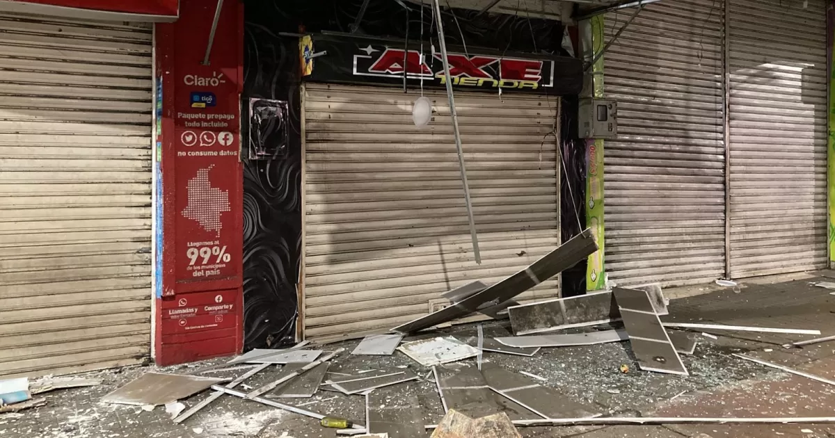 Ataque con explosivos en Florencia: daños en comercios