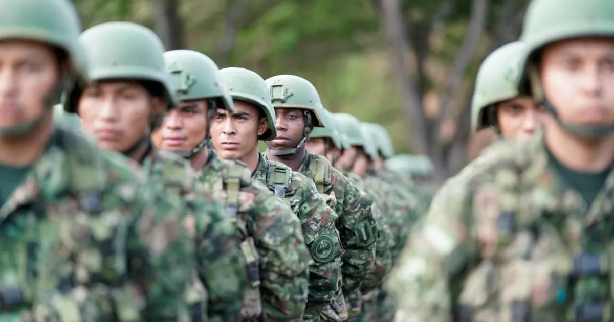 Gobierno Petro: han salido 30.000 miembros de Fuerza Pública