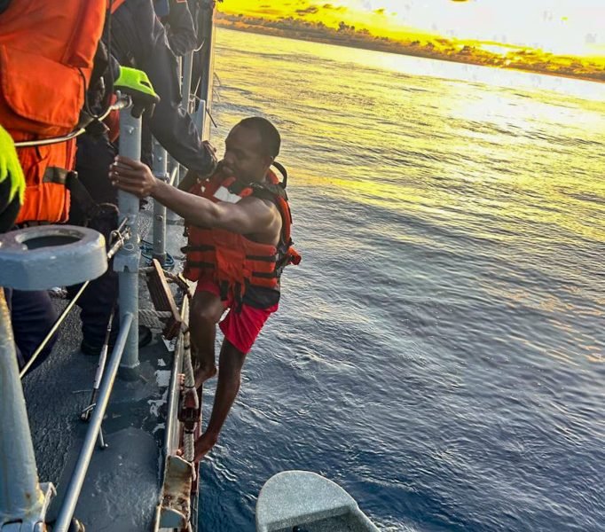 Armada brindó atención médica a pescador que sufrió herida durante faena