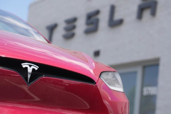 Ventas de Tesla aumentan 7% en el tercer trimestre y superan las expectativas